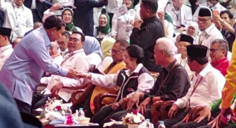 Jiwa Besar Prabowo dan Gibran Bersalaman dengan Megawati di KPU